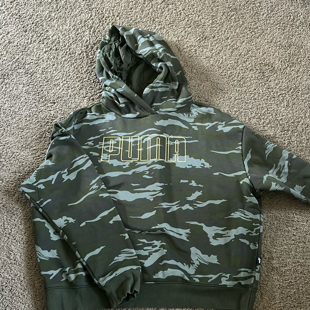 Women's puma sweatshirt